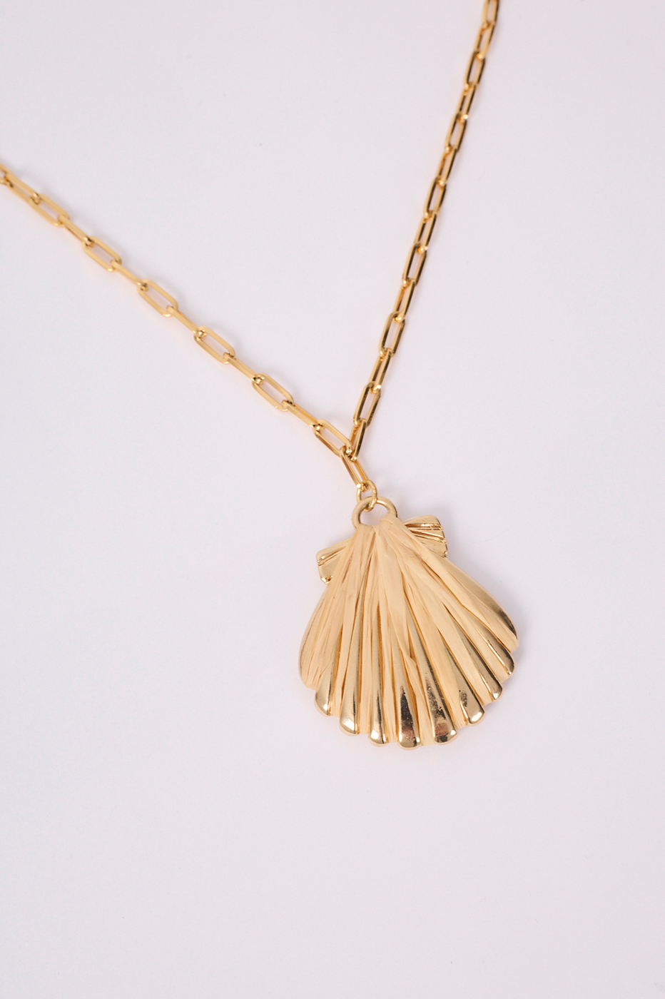 Straw Scallop Medallion Necklace_6