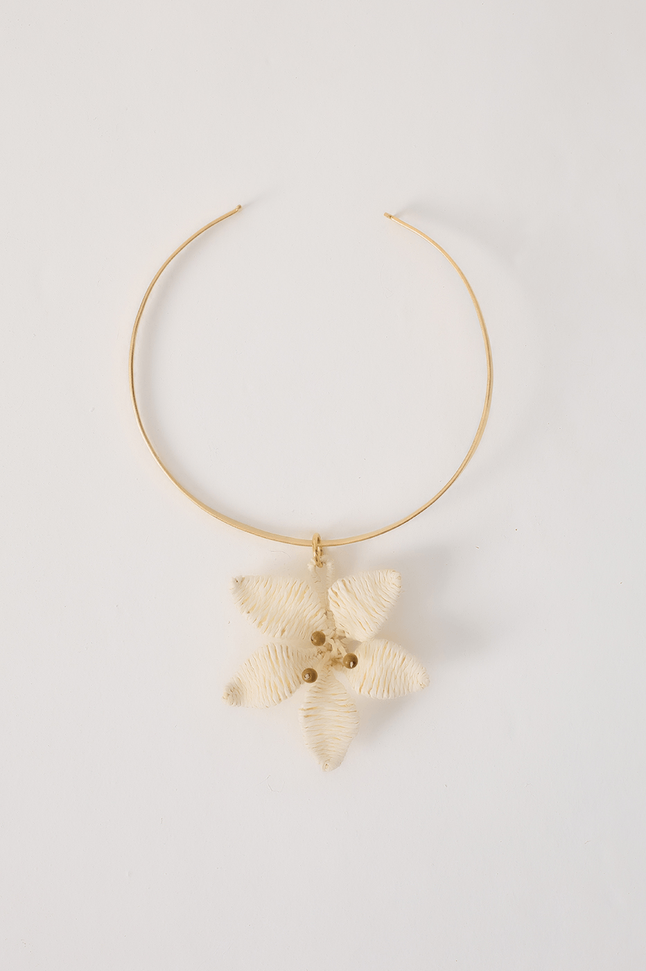 Natural And Gold Hibiscus Straw Open Necklace