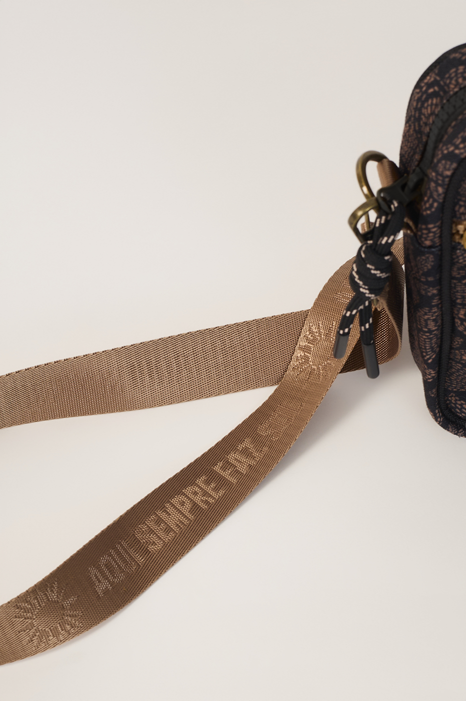Black Charme Zip Crossbody Bag_4